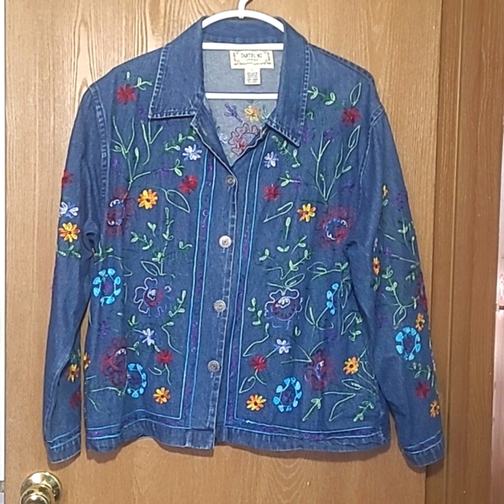 Vtg TANTRUMS Embroidered 100% cotton denim jacket  Large